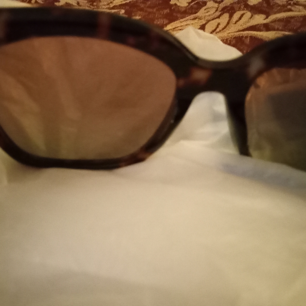 Diff Sunglasses with Case - Picture 9 of 16